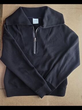 ✨ Varley Black Yates Half-Zip Sweatshirt - Small - Great Condition! ✨
